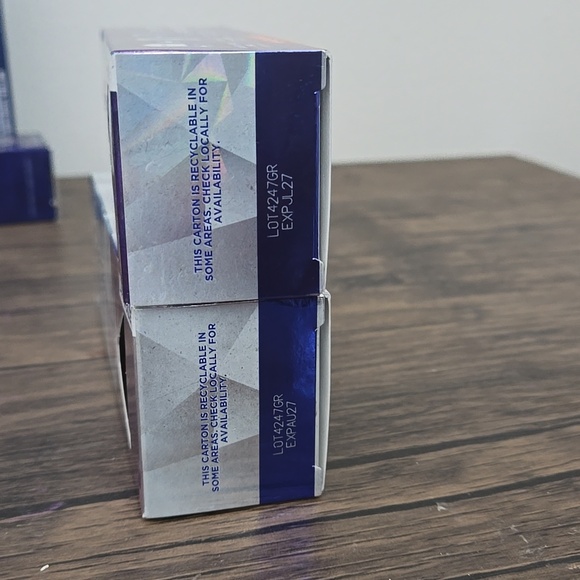 2 X Crest 3D White Brilliance Vibrant Peppermint Toothpaste, 4.6 oz Exp 1/27 - Picture 2 of 2